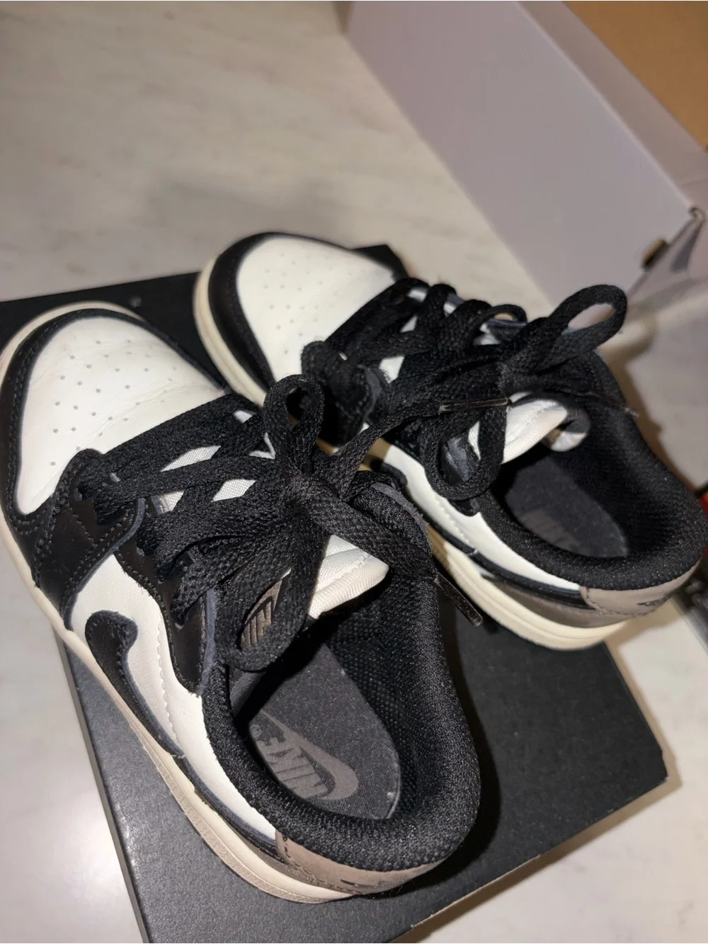 Unisex Jordan low ones